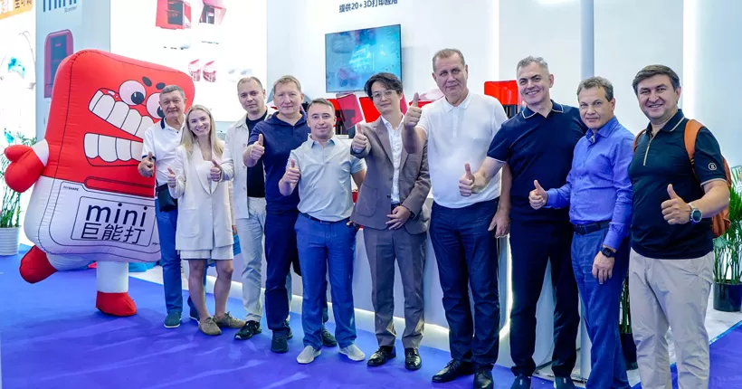 طابعة ثلاثية الأبعاد صغيرة على جانب الكرسي من RAYSHAPE تجعل مظهرها رائع في FDI ، تحقق تشخيصًا وعلاجًا رقميًا وقفة واحدة بدقة وكفاءة